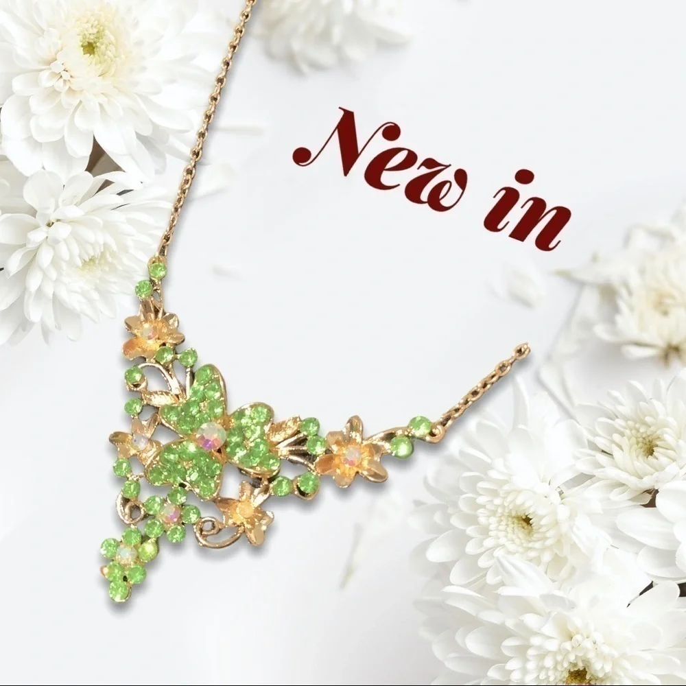 Boutique NEW - festive bling statement clover ☘️ st. Patrick’s Day - Irish